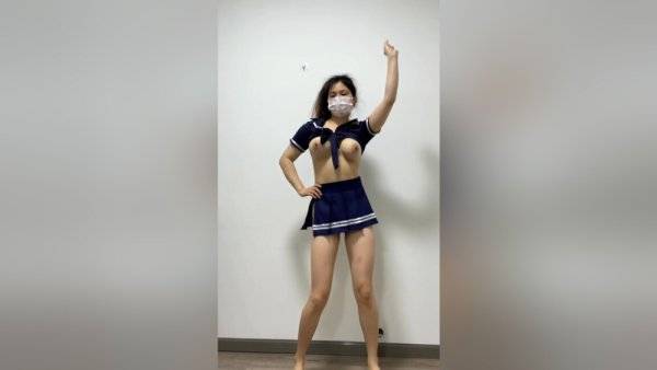 Solo Asian Girl Dancing - China on girlsasian.one